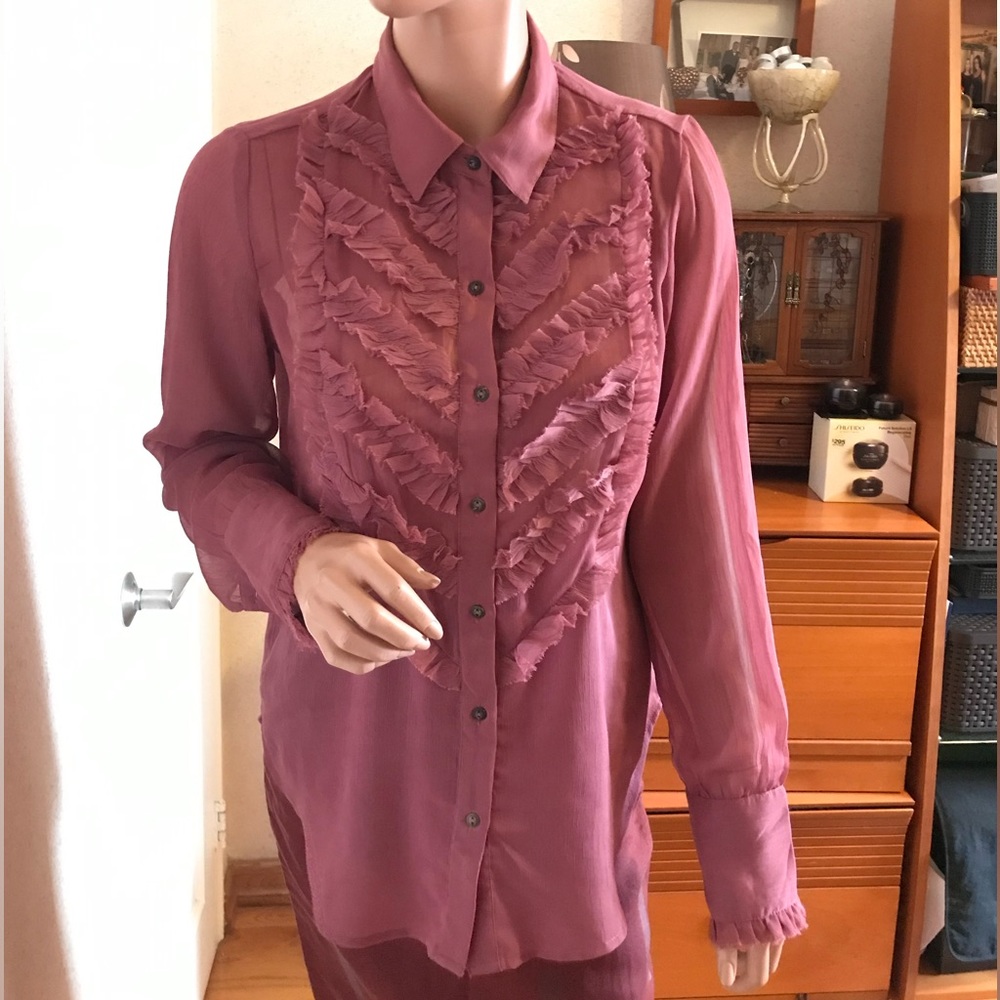 Free People dirty rose color blouse with front detailing. Size S. Like new